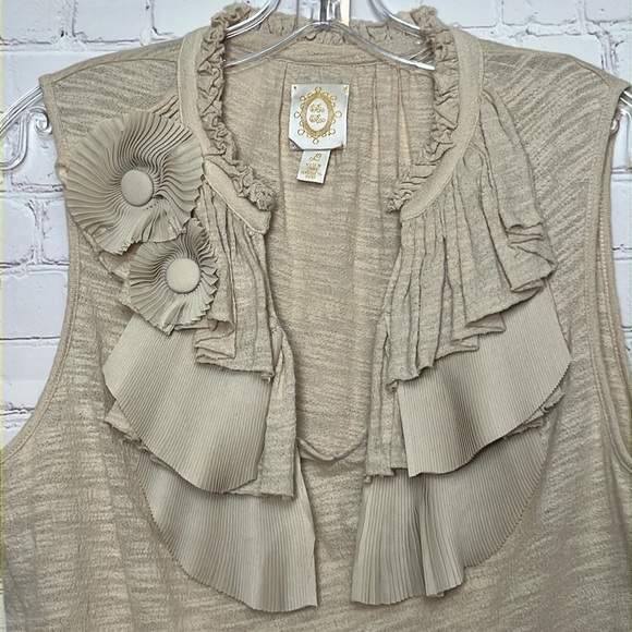 Ric Rac Sleeveless Ruffle Blouse - Picture 2 of 13